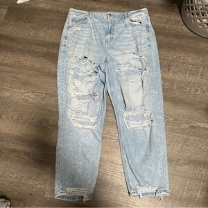 American Eagle Outfitters Light Blue Distressed mom Jeans
